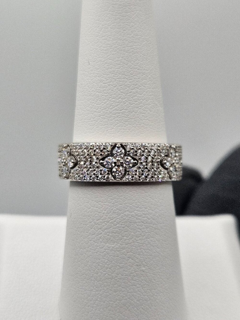 925 Sterling Silver Moissanite Clover Band Ring Sz 7